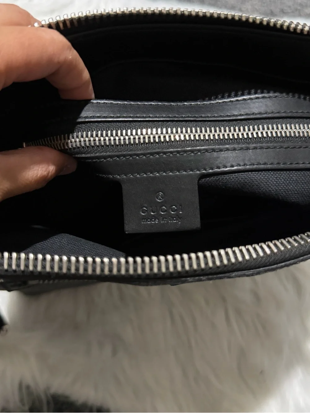 Pre-owned Gucci Black GG Supreme Messenger with Red & Navy Web Strap